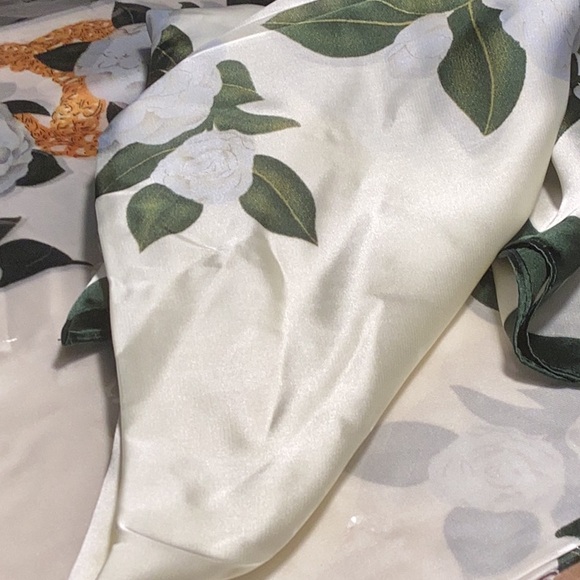 NEWT FLORAL SCARVE SATIN NECK. - Picture 4 of 9